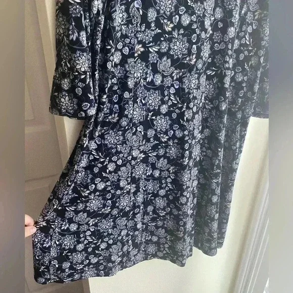 J. Jill Women Dress Medium Jersey Knit Stretch Floral Blue 3/4 Bell Sleeve EUC - Picture 4 of 9